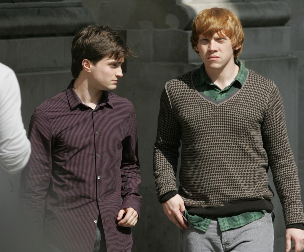 rubert-grint-and-daniel-radcliffe-harry-potter-and-the-deathly-hallows-set-june-091-1024x849